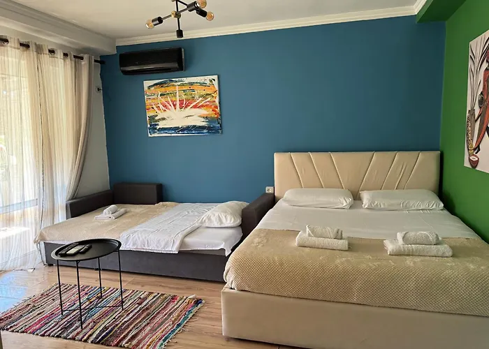 Colorful , Centre Apartment *